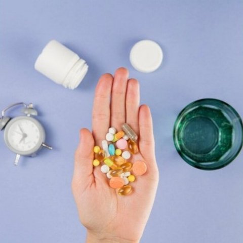 Ilustrasi obat-obatan medis (Sumber: freepik.com)