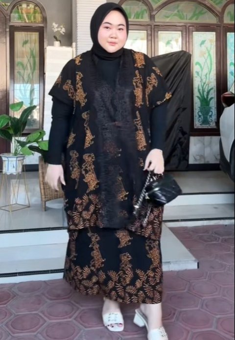 Rekomendasi baju lebaran 2025 untuk wanita gemuk (credit: tiktok.com/@syujiiinnn)