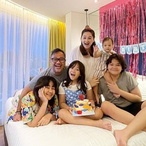 Ini Dia Sederet Tips Parenting Ala Mona Ratuliu, Tanamkan Rasa Percaya Diri pada Anak