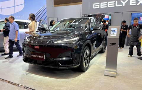 Geely EX5 hadir di IIMS 2025.