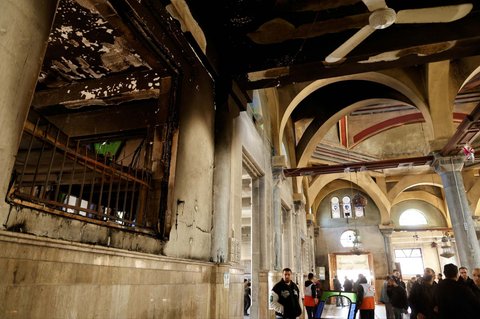 Sebagian atap dan dinding Masjid Al-Nasser tampak hangus setelah diserbu dan dibakar tentara Israel di Nablus, Tepi Barat, Palestina, pada 8 Maret 2025.