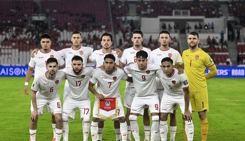 Pelatih Timnas Indonesia, Patrick Kluivert, memanggil dua striker baru, Septian Bagaskara dan Ole Romeny, untuk menghadapi laga melawan Australia dan Bahrain di kualifikasi Piala Dunia 2026.