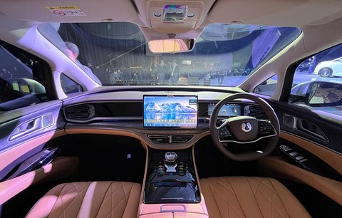 Desain interior Denza D9.