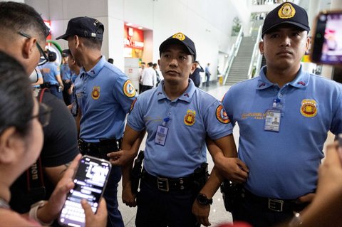 Duterte ditangkap oleh Mahkamah Pidana Internasional&nbsp;(ICC) atas dugaan pelanggaran Hak Asasi Manusia (HAM) dalam kampanye anti-narkoba brutal selama masa jabatannya dari 2016-2022.