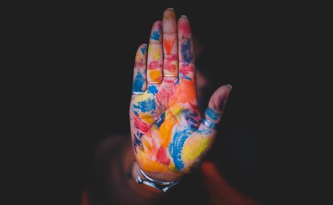 <p>Ilustrasi buta warna. (Photo by Aashish R Gautam on Unsplash)</p>