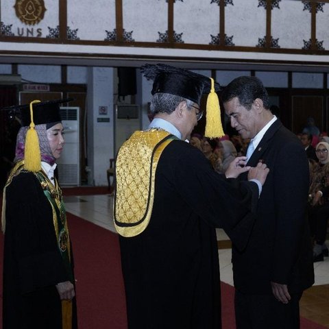 mentan dapat penghargaan