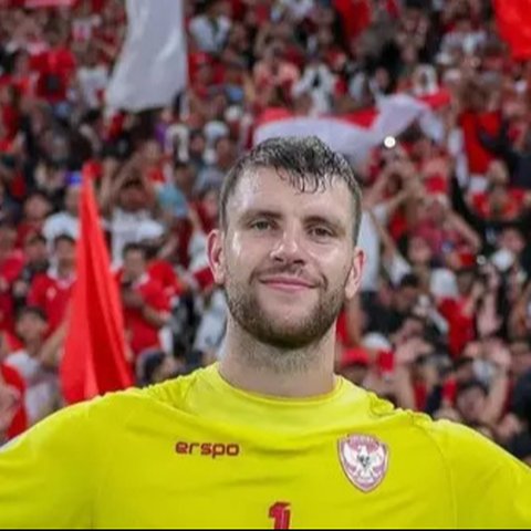 Aksi Maarten Paes bersama Timnas Indonesia. (Instagram/maartenpaes)