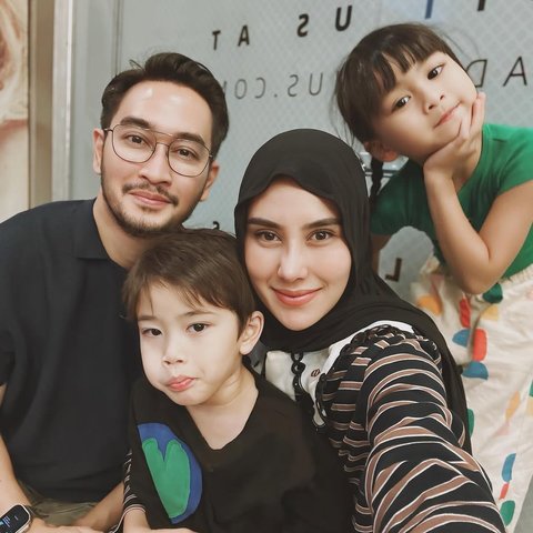 5 Potret Keharmonisan Keluarga Syahnaz Sadiqah dan Jeje Govinda yang Jauh dari Gosip Miring
