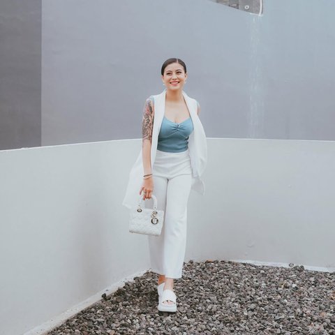 Potret Outfit Awkarin