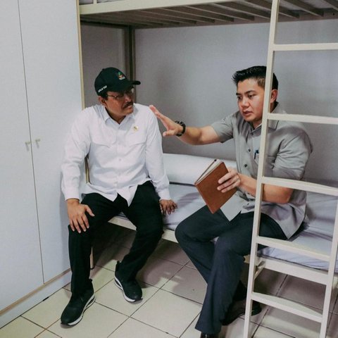 Seskab Teddy Tinjau Sekolah Rakyat