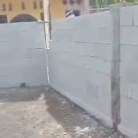 warga terisolasi akibat rumah dipagar tetangga