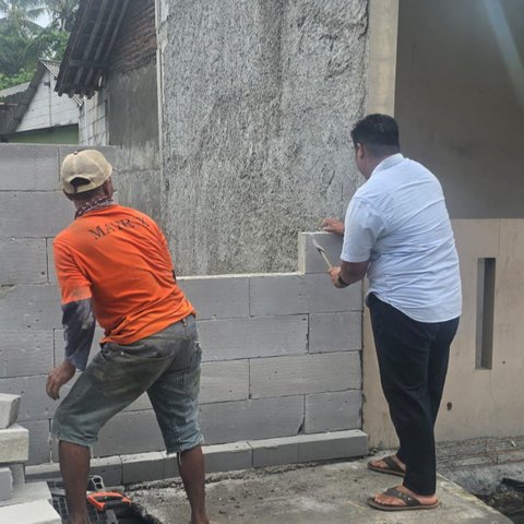 pembongkaran pagar yang kurung rumah lansia di tangerang