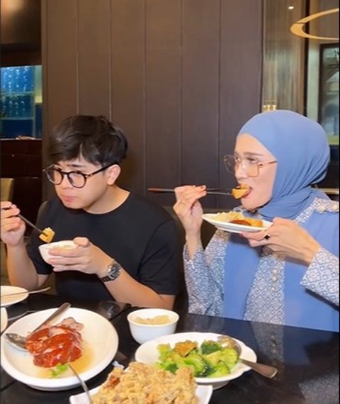 Kompak Banget, Intip Momen Rafly Aziz dengan Mulan Jameela saat Makan Bersama yang Jarang Tersorot