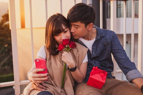 Ilustrasi Love Bombing
