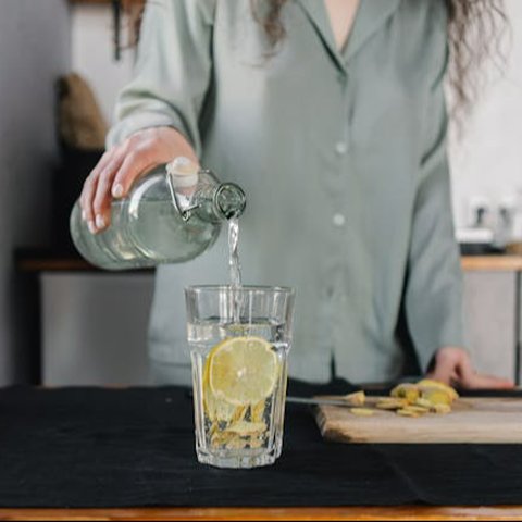 Minuman Detoks untuk Mengembalikan Bentuk Tubuh Setelah Melahirkan