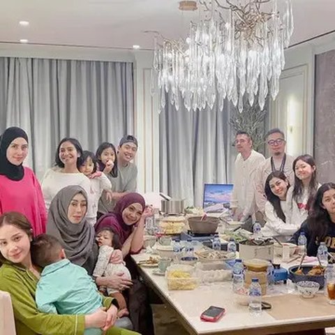 Potret Raffi Ahmad Sahur hingga Buka Puasa Bareng Rekan Artis. (Sumber: Instagram/raffinagita1717)