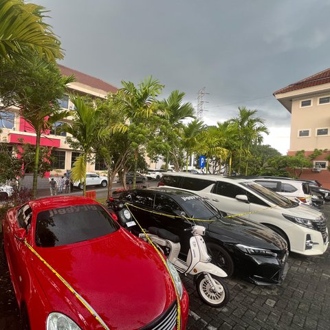 mobil mewah barang bukti tppu narkoba direktur persiba