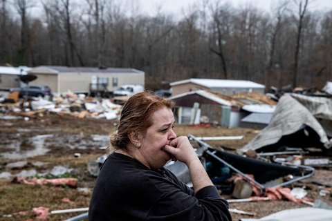 Puing-puing rumah yang hancur akibat tornado di Poplar Bluff, Missouri, Amerika Serikat, Sabtu (15/03/2025) waktu setempat.