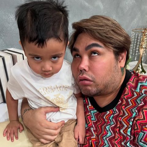 Pose Lawak Rayyanza dan Ivan Gunawan yang Super Cute, Netizen 'Fix Sefrekuensi Ini'