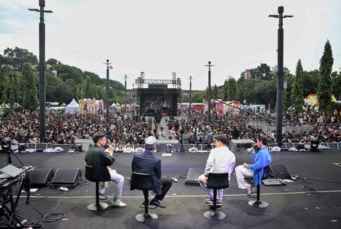 Penceramah Ustadz Abiazkakia saat talkshow menjelang buka puasa saat KapanLagi Buka Bareng BRI Festival 2025 yang digelar di Plaza Parkir Timur Gelora Bung Karno, Senayan, Jakarta, Minggu (16/3/2025).
