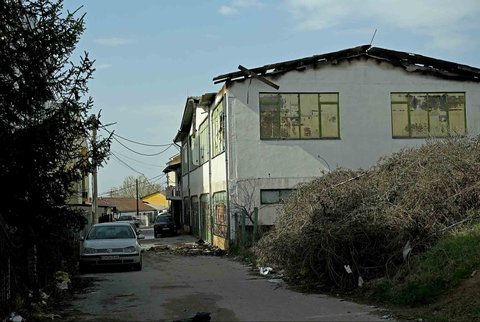 Klub malam yang terbakar di Kocani, Makedonia, Minggu (16/03/2025).<br />AFP/ Robert Atanasovski