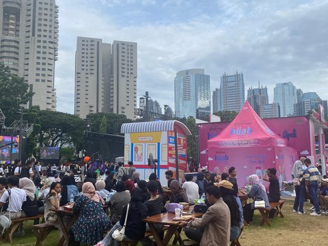 Foto Keseruan KLBB BRI Festival 2025: Makin Malam Makin Energik Nikmati Konser Musik
