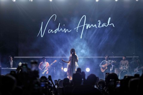 Foto Keseruan KLBB BRI Festival 2025: Makin Malam Makin Energik Nikmati Konser Musik