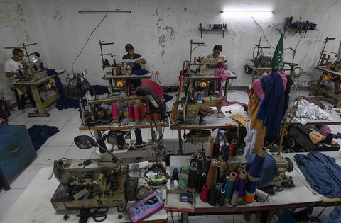 FOTO: Nasib Industri Konfeksi Lokal Produksi Anjlok Jelang Lebaran, Ini Penyebabnya!