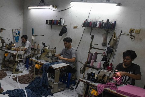FOTO: Nasib Industri Konfeksi Lokal Produksi Anjlok Jelang Lebaran, Ini Penyebabnya!