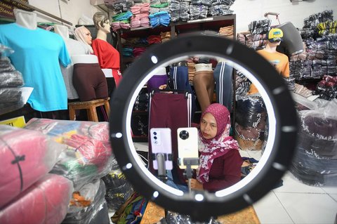 FOTO: Nasib Industri Konfeksi Lokal Produksi Anjlok Jelang Lebaran, Ini Penyebabnya!