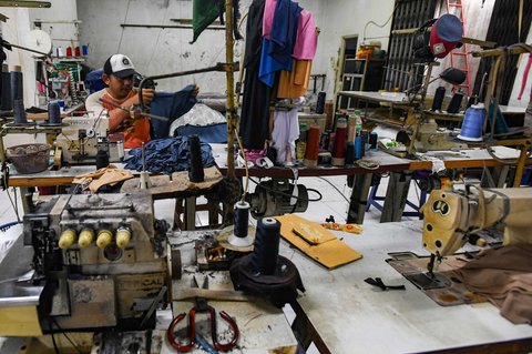 FOTO: Nasib Industri Konfeksi Lokal Produksi Anjlok Jelang Lebaran, Ini Penyebabnya!