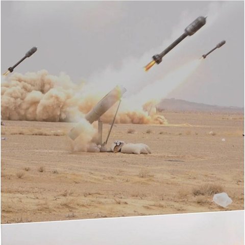 Houthi Yaman Saat Bermanuver MIliter di Sanaa