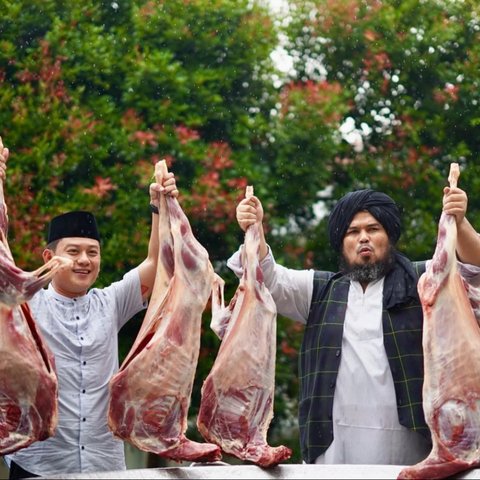 Momen Penuh Haru, Ini Deretan Artis Mualaf Selama Ramadan 2025 yang Dibimbing Ustaz Derry Sulaiman