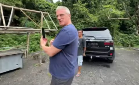Hari Terakhir Liburan di Indonesia Ketemu Cucu, Orangtua Bule Jerman Bahagia
