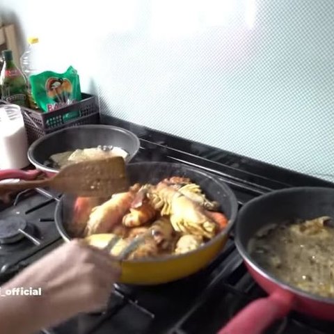 Momen Mayangsari Masak Bersama ART di Rumah Mewahnya, Kondisi Dapur Kotornya Sontak Jadi Sorotan