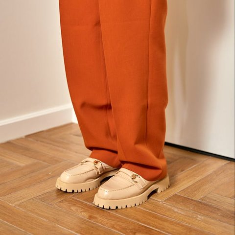 Rekomendasi Sepatu yang Cocok untuk Celana Wide-Leg, Bikin Penampilan Lebih Stylish dan Nyaman
