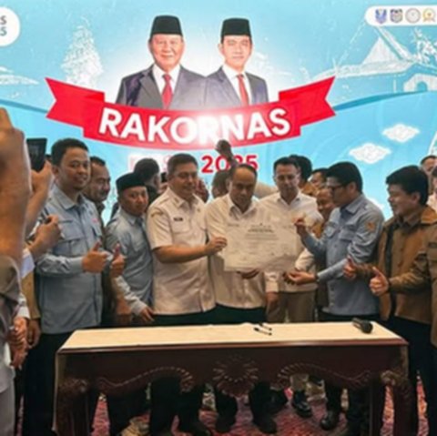 Selamat! Raffi Ahmad Dapat Penghargaan dari Desa Bersatu saat Rakornas 2025