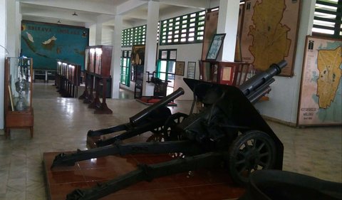 Senjata perang mempertahankan kedaulatan NKRI selama periode 1950 - 1976 koleksi Museum Brawijaya Malang (Liputan6.com/Zainul Arifin)