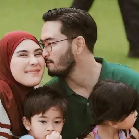 Potret Harmonis Keluarga Syahnaz Sadiqah dan Jeje Govinda. (instagram/syahnazs)