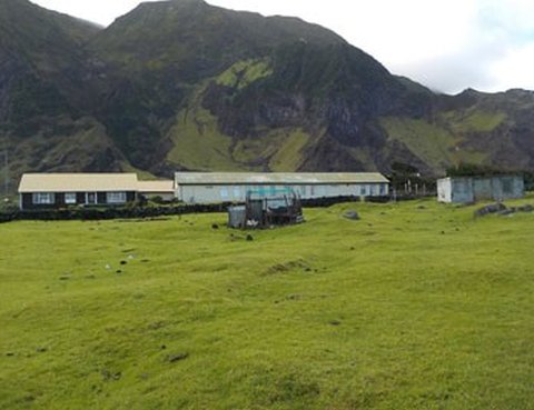 Pulau Berpenghuni ini Paling Terpencil di Dunia
