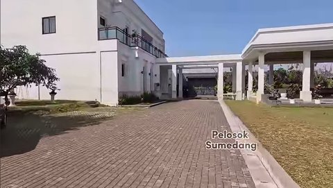 Potret Rumah Mewah & Megah Rossa di Sumedang, Bergaya ala Amerika & Miliki Halaman Sangat Luas