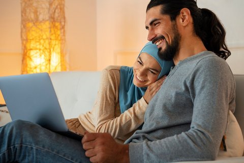 Pasangan Muslim Romantis