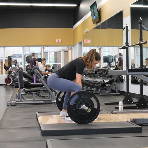 Memilih tipe olahraga yang cocok dapat membantu dirimu, jika kamu senang dengan kegiatan outdoor kamu bisa pilih olahraga outdoor. Namun jika kamu lebih suka indoor, kamu bisa melakukan salah satu olahraga seperti deadlifr (Foto: Unsplash.com/Danielle Cerullo)