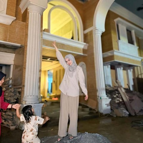 Hampir Rampung, Intip Rumah Mewah Ria Ricis Bak Istana Yunani, Ada Kolam Renang Sedalam 5 Meter!