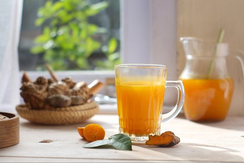 Ilustrasi Jamu Kunyit Asam / Shutterstock by Elvita salman
