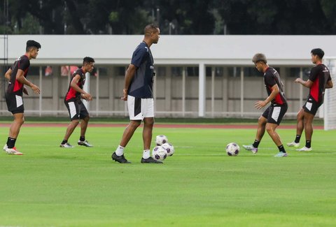 FOTO: Jelang Lawan Bahrain, Timnas Latihan di Stadion Madya Senayan