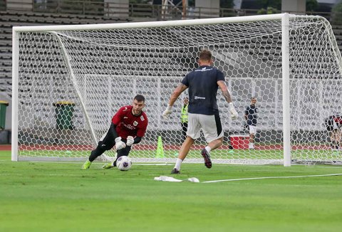 FOTO: Jelang Lawan Bahrain, Timnas Latihan di Stadion Madya Senayan