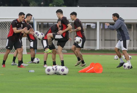 FOTO: Jelang Lawan Bahrain, Timnas Latihan di Stadion Madya Senayan