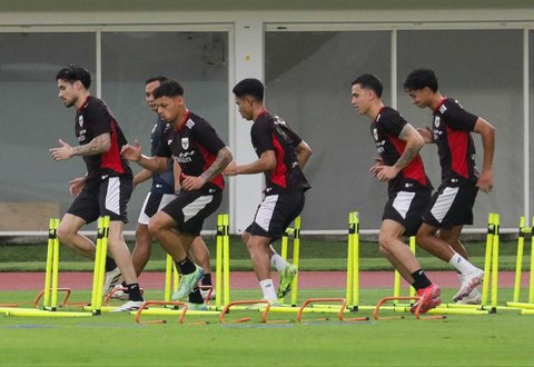 FOTO: Jelang Lawan Bahrain, Timnas Latihan di Stadion Madya Senayan