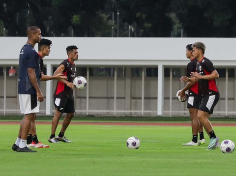 FOTO: Jelang Lawan Bahrain, Timnas Latihan di Stadion Madya Senayan